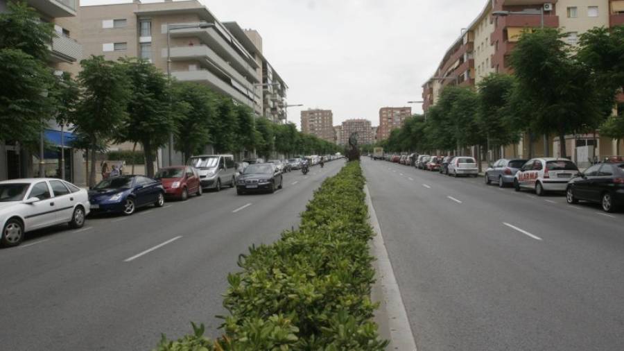La larga Avinguda de Països Catalans, en Sant Pere i Sant Pau. Foto: Archivo