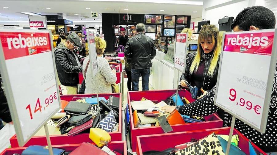 A lo largo de la mañana, los comercios de Tarragona registraron una afluencia de público notable. Foto: Pere Ferré