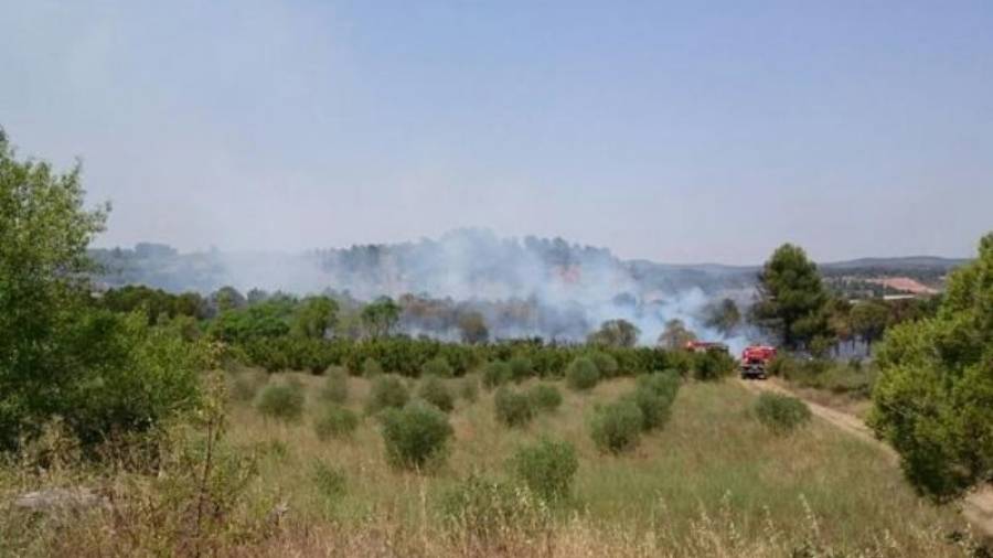 L'incendi ja es troba estabilitzat. Foto: @bomberscat