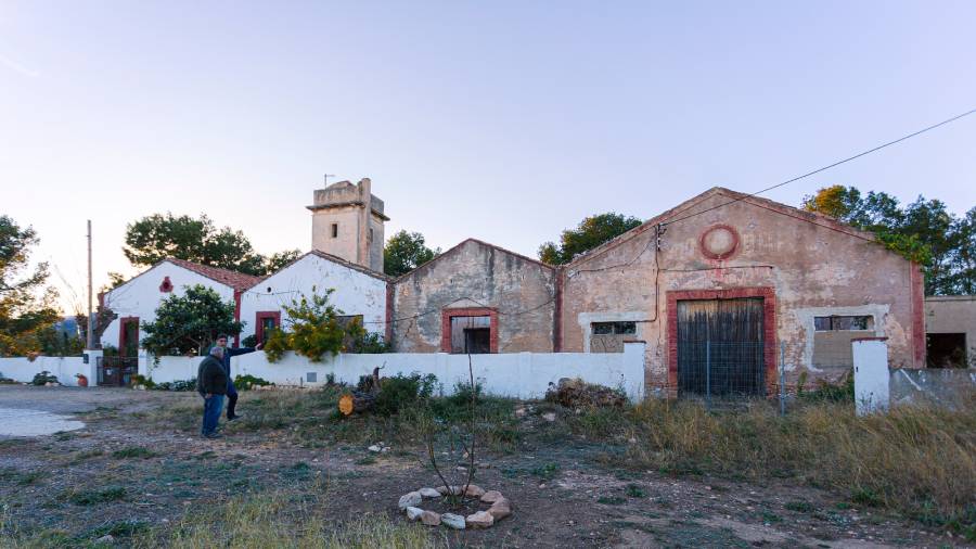La casa del marqués, del guarda y caballerizas, en la avenida Saragossa. FOTO: Ramon Casadó