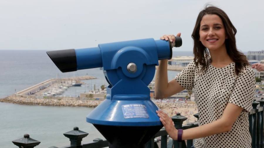 Inés Arrimadas, candidata a la presidencia de Catalunya por C's, en el Balcó del Mediterrani. Foto: Lluís Milián