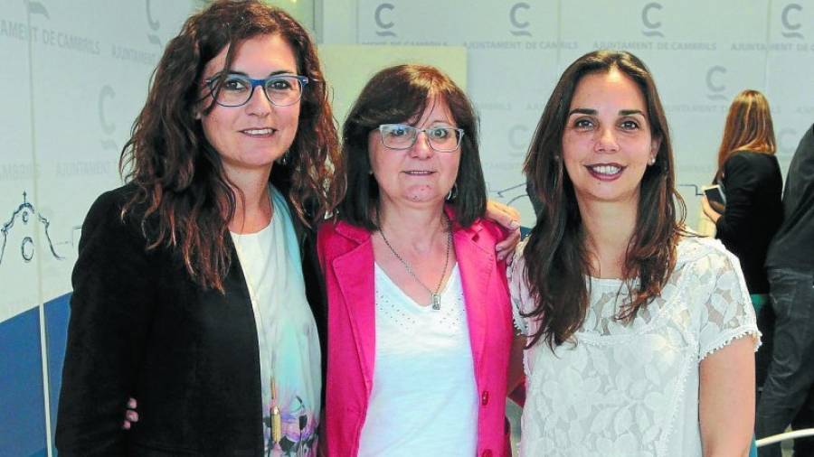 De izq. a dcha: las tres lideresas del Ayuntamiento de Cambrils: Mercè Dalmau (CiU), la alcaldesa Camí Mendoza (ERC) y Ana López (PSC). Foto: Pere Ferré