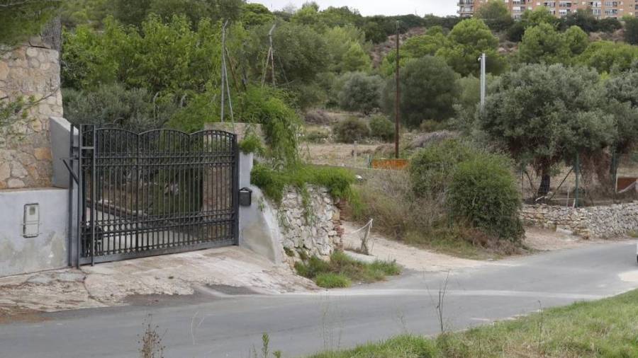 El inmueble que fue registrado está situado en el Camí Viladegats, entre el barrio de Sant Pere i Sant Pau y el cementerio. Foto: Àngel Juanpere