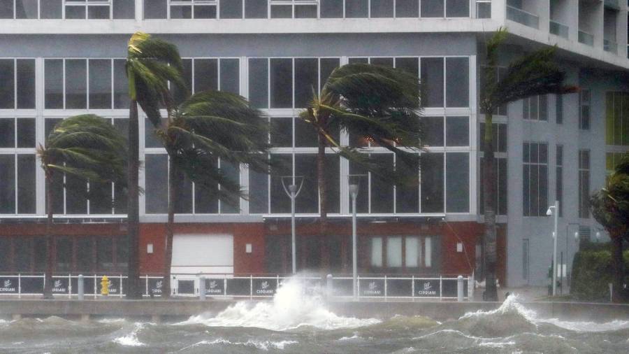 El hurac&aacute;n a su paso por Miami, Florida. Foto: EFE