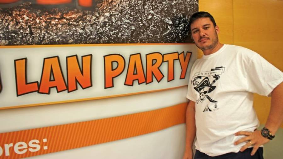 Jonathan Jarque explica que como novedad en la Salou Lan Party va a haber jugadores internacionales. Foto: C.MARSIÑACH