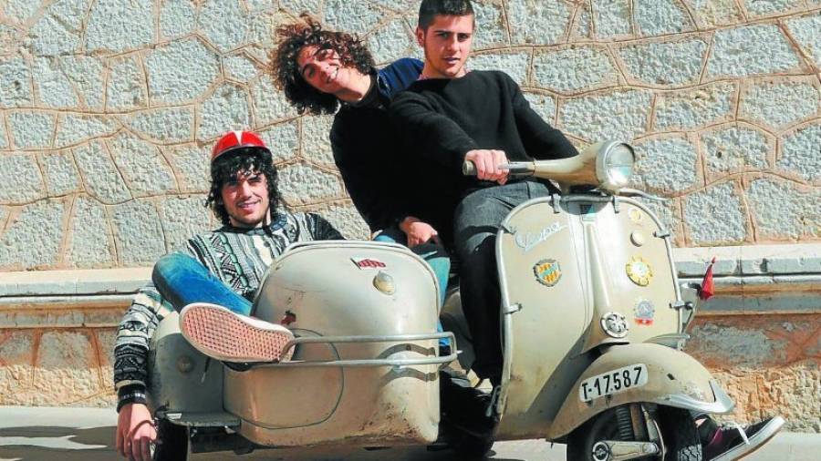 Joel Calvo (bajista), Joan Torné (batería) y Albert Poll (guitarra y voz) son de Vilallonga y forman el trío Ivory. foto: dt