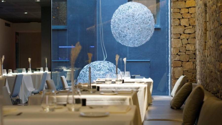 Imagen de una sala del restaurante Bruixes de Burriac con una decoración exquisita. Foto: Hotel Gran Claustre