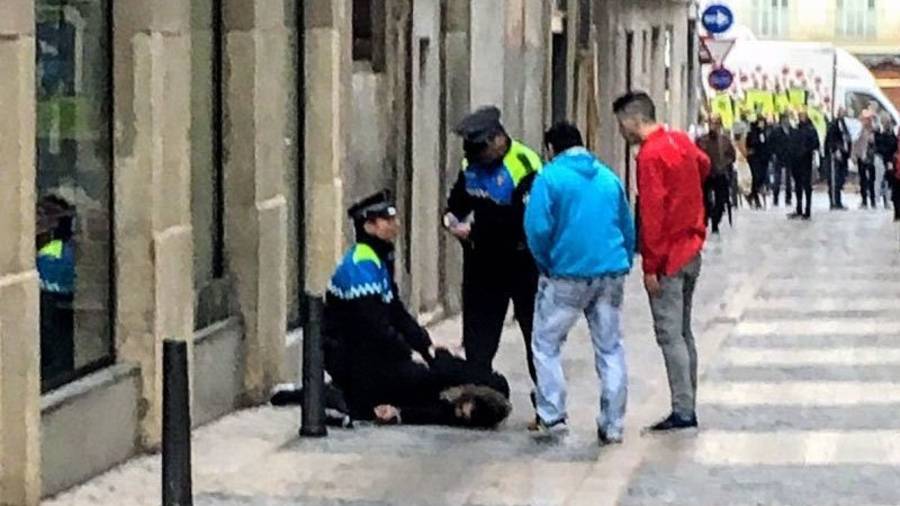 Imagen del momento en el que se ha producido la detención en la calle del Vidre. Foto: DT