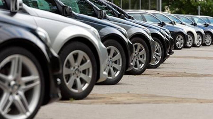 Las ventas de coches en los cinco grandes mercados europeos han bajado un 55,59% en marzo.