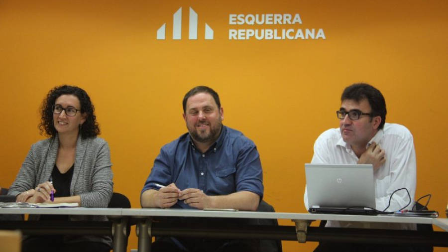 D'esquerra a dreta, la secretària general d'ERC, Marta Rovira; el president d'ERC, Oriol Junqueras, i el secretari general adjunt, Lluís Salvadó. Foto: ACN