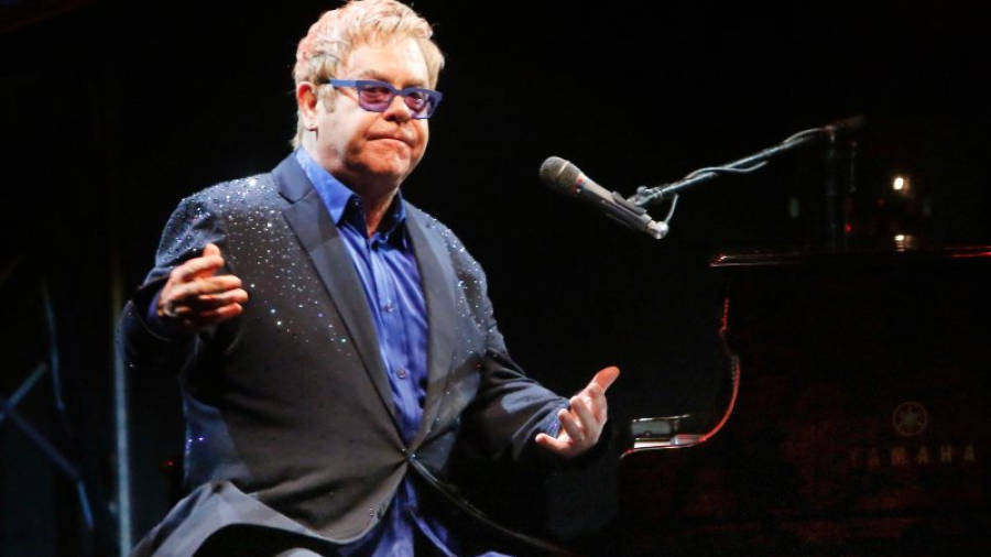 El cantant anglès Elton John durant un moment del concert.