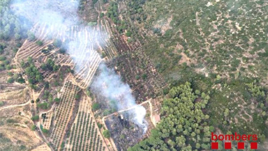Imatge aèria de l'incendi a l'Alforja. Foto: Bombers