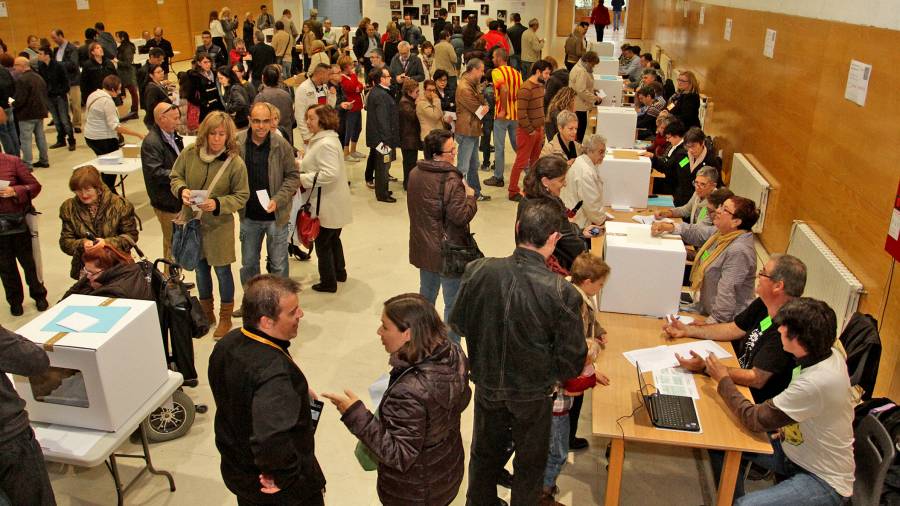 Imagen del 9 de noviembre de 2014 de las votaciones que se llevaron a cabo en el IES Mart&iacute; i Franqu&egrave;s