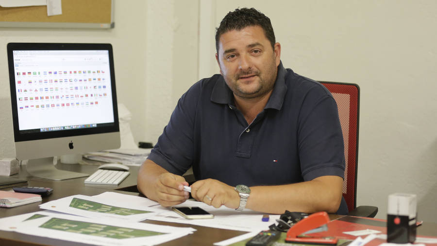 Emilio Viqueira posa en su despacho en las oficinas del Nou Estadi. Foto: Llu&iacute;s Mili&aacute;n