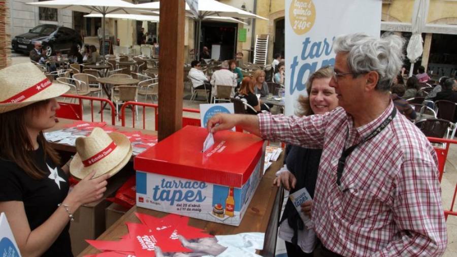 Los restaurantes de Tarraco Tapes tenían urnas para votar por la mejor tapa. Foto: Lluís Milián/DT