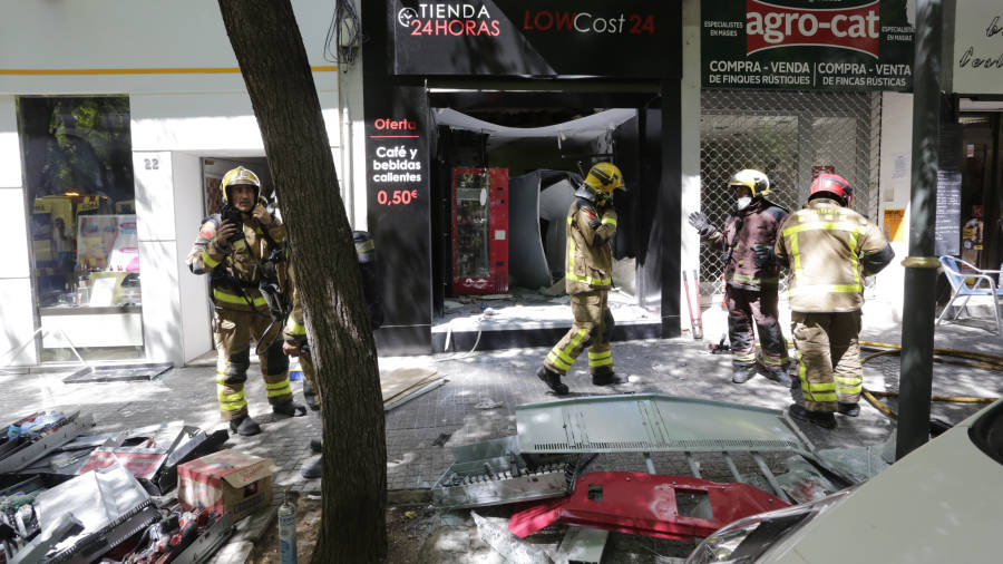 L'explosió ha tingut lloc en un comerç del carrer Rovira i Virgili. Foto: Lluís Milián
