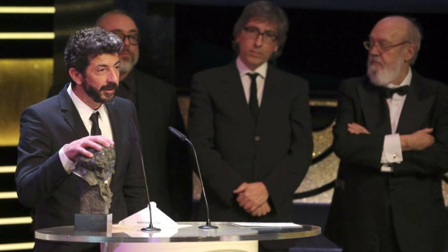 El director Alberto Rodríguez recibe el Goya al mejor director por 'La isla mínima'. Foto: EFE