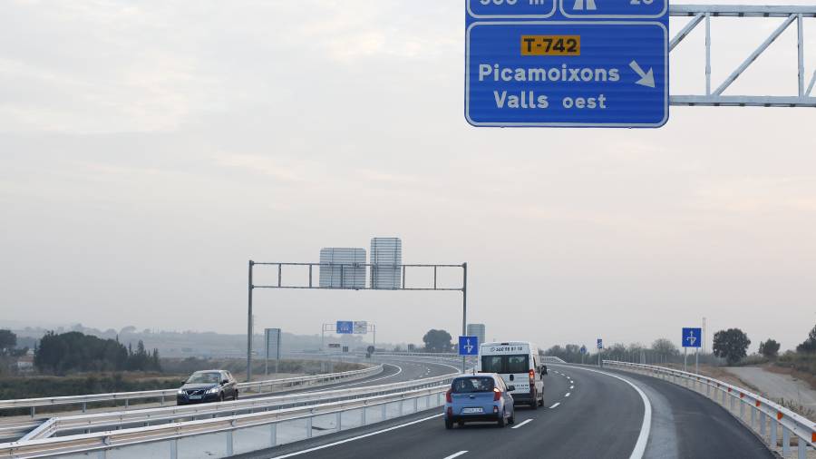 <strong>A-27: Pendiente el tramo hasta Montblanc</strong>El Ayuntamiento de Valls se muestra especialmente preocupado por el retraso del tramo de la A-27 entre la capital del Alt Camp y Montblanc. Lamentan el silencio ministerial y la falta de calendario.  