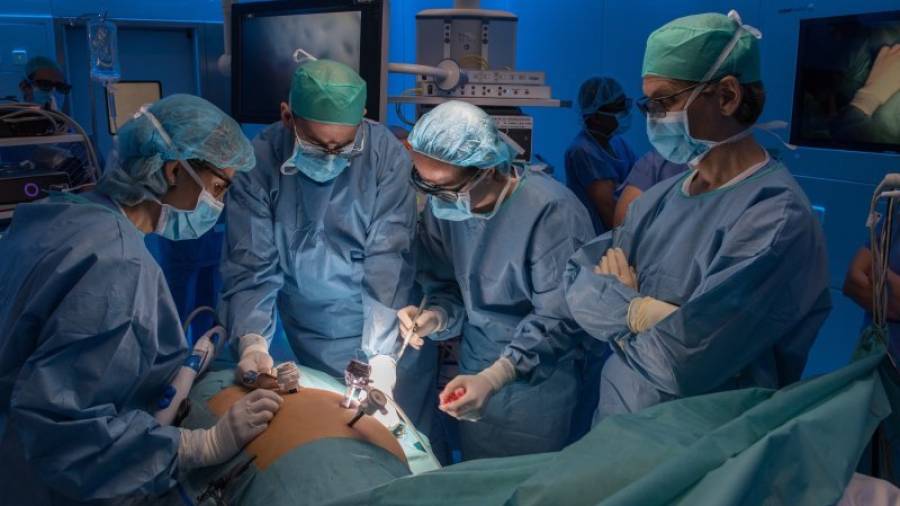 L´Hospital Clínic de Barcelona va fer el seu primer trasplantament de ronyó amb cirurgia robòtica ara fa un any. Foto: ACN