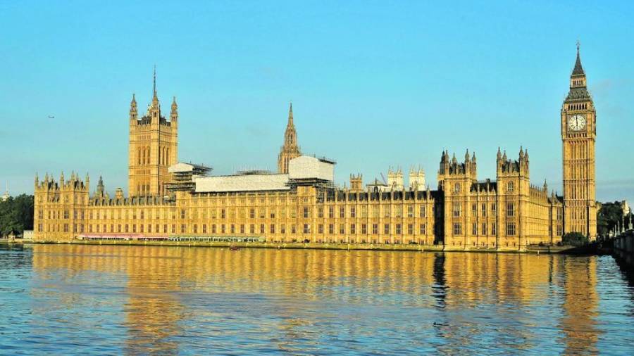 El Parlamento Británico, en Londres, donde tres cuartas partes querían seguir en la UE. Foto: Hannah Mckay/EFE