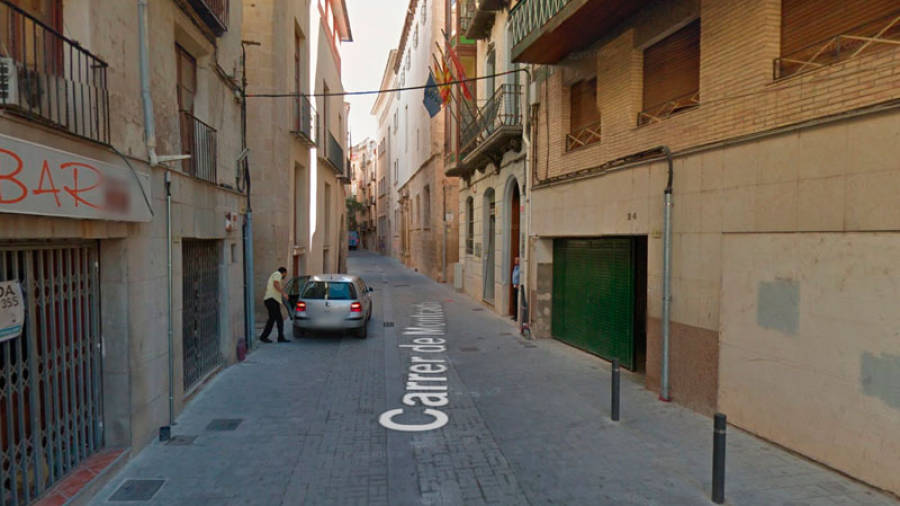 La vivenda està situada al carrer Montcada de Tortosa. Foto: Google Maps