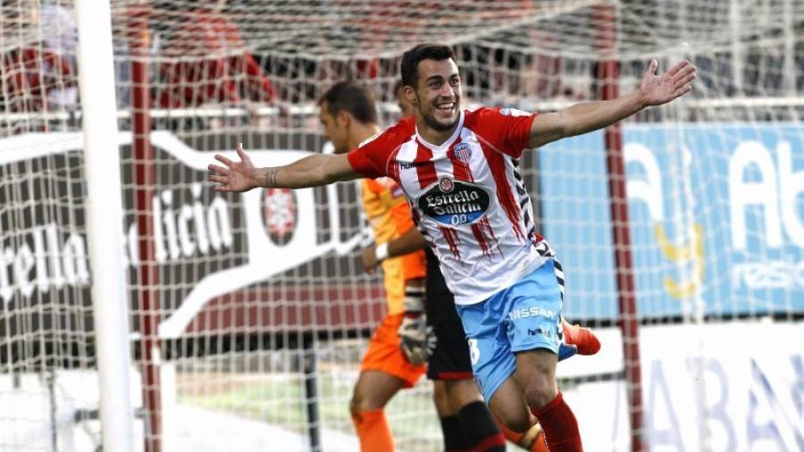 El delantero andaluz del Lugo celebra uno de los 18 tantos que ha anotado esta temporada en las filas rojiblancas. Foto: El Progreso de Lugo