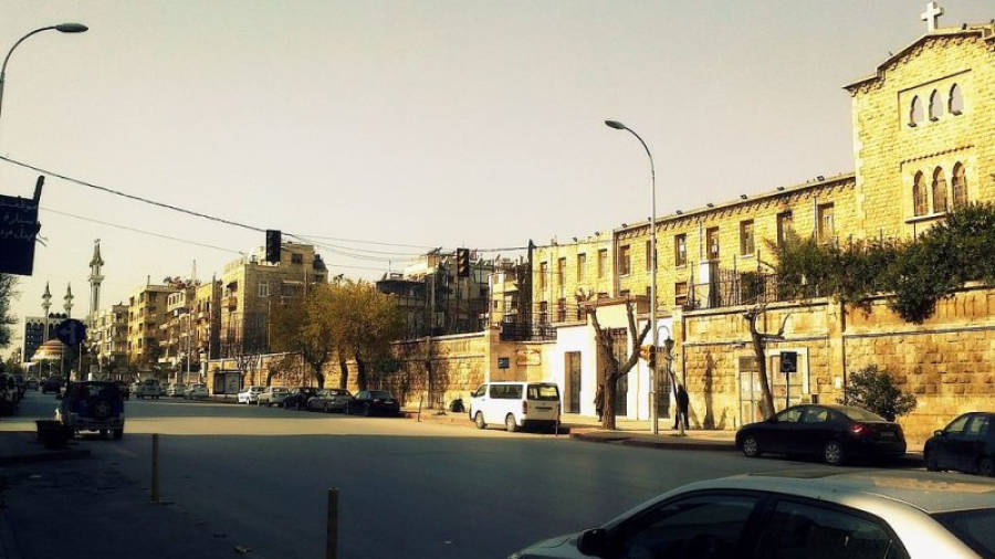 Iglesia (a la derecha) y Mezquita (al izquierda) en la misma calle Alepo - Siria