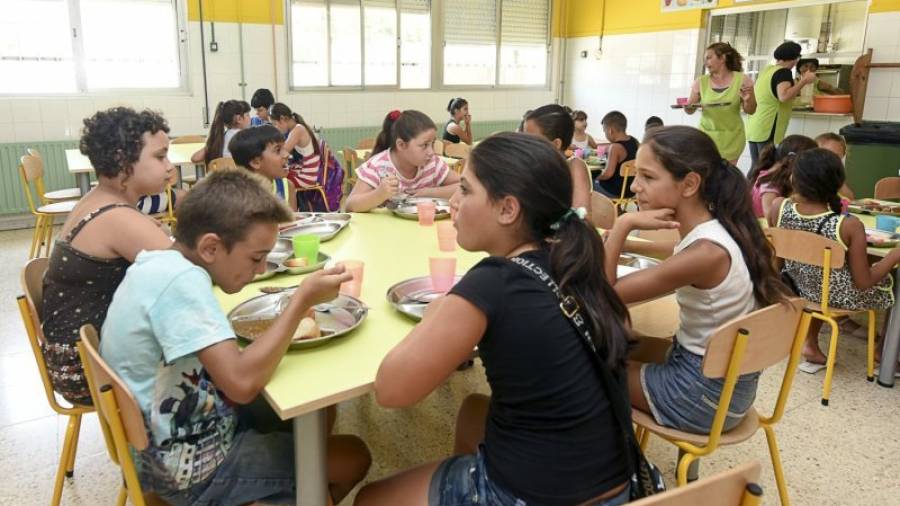 Nens i nenes de Constantí gaudint de l´obertura dels menjadors escolars durant l´estiu. Foto: aj. constantí