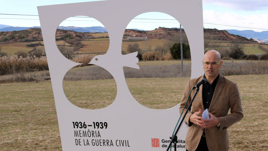 El conseller d´Afers Exteriors, Raül Romeva, va presentar ahir el pla de fosses 2017 a Figuerola d´Orcau (Pallars Jussà). FOTO: GENERALITAT