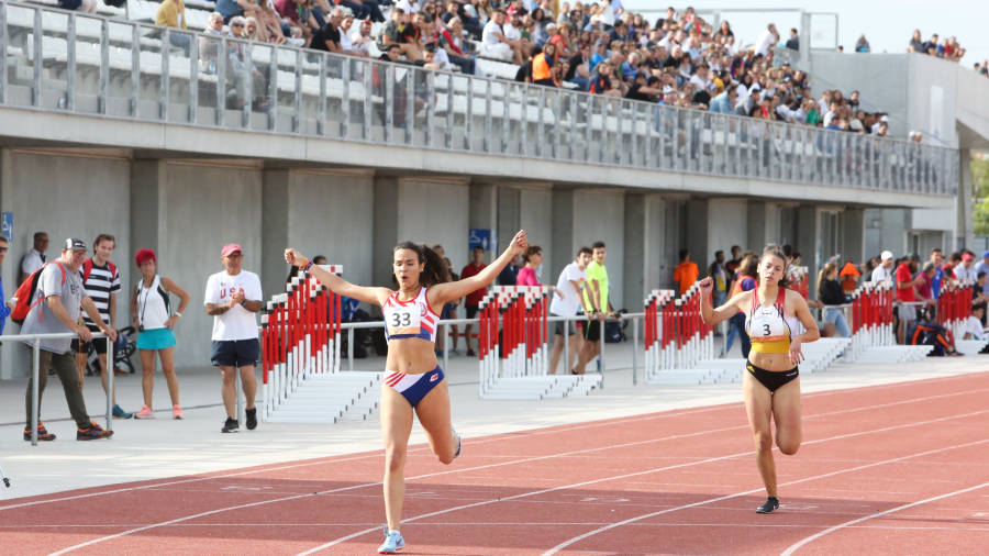 Laura Centella (AA Catalunya) fue plata en los 400 metros lisos sub20. FOTO: A. Marin&eacute;