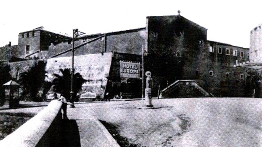 Inicis del 1900. El convent de Santa Clara i la benzinera del Sr. Ban&uacute;s. foto: Arxiu Rafael Vidal Ragazzon / Tarragona Antiga