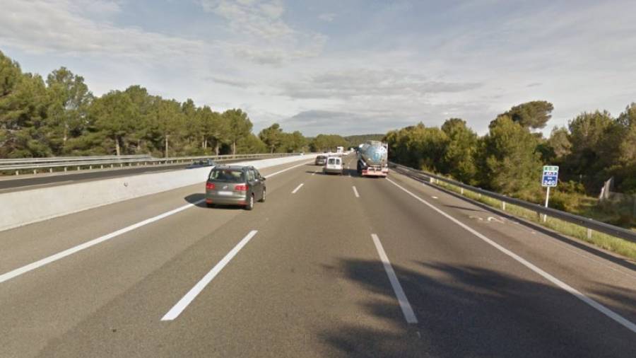 L'accident s'ha produït al quilòmetre 240 de l'AP-7 en sentit Tarragona. Foto: Google Street View