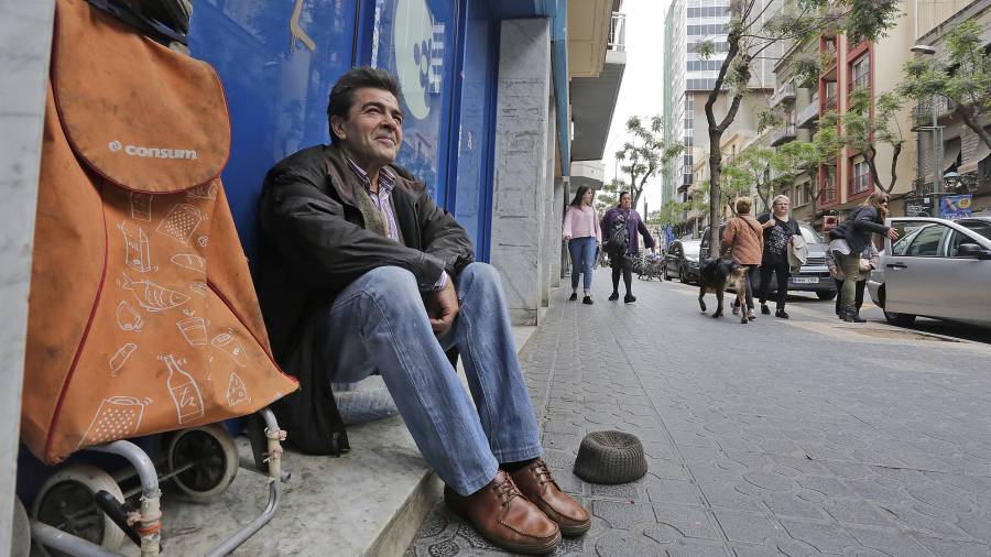 Enrique Muñoz reconoce que «nunca me ha gustado trabajar. Antes de pedir hacía ´trapicheos´. FOTO: LLUIS MILIÁN