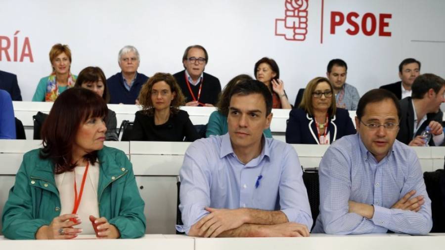 El secretario general del PSOE, Pedro Sánchez (c), al inicio de la reunión del Comité Federal del PSOE. Foto: Efe