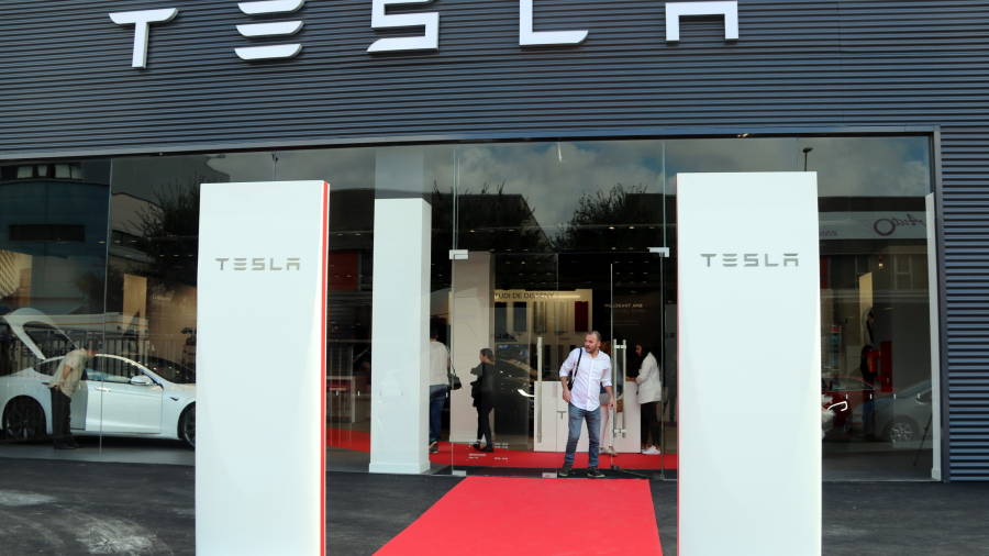 Imatge exterior del nou concessionari Tesla a l'Hospitalet de Llobregat. Foto: ACN 