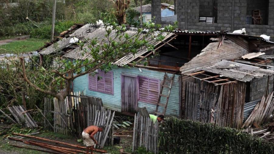 Imagen de los destrozos que ha causado el huracán Matthew a su paso por Cuba. En la foto, Baracoa. Foto: Efe