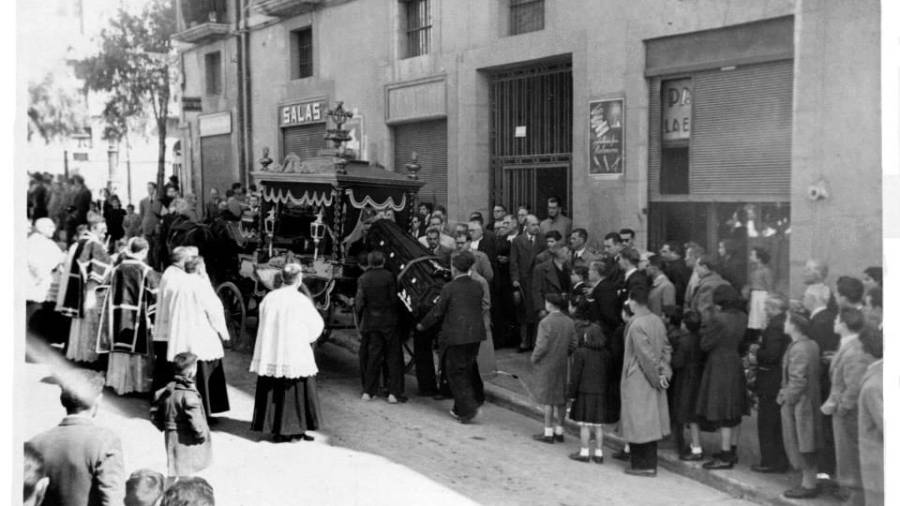 Enterrament de Josep Andreu Soler als anys cinquanta (c. d’Apodaca). Foto: Arxiu d’Antoni Casellas Andreu (Tarragona Antiga)