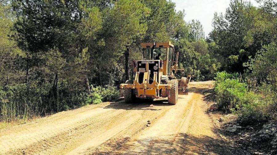 Las obras para alisar el camino de tierra han comenzado en los últimos días. Foto: DT