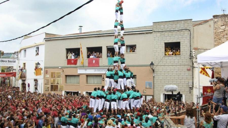 2 de 9 amb folre i manilles dels Castellers de Vilafranca descarregat a la Bisbal l´any 2012. Foto: C. Vilafranca
