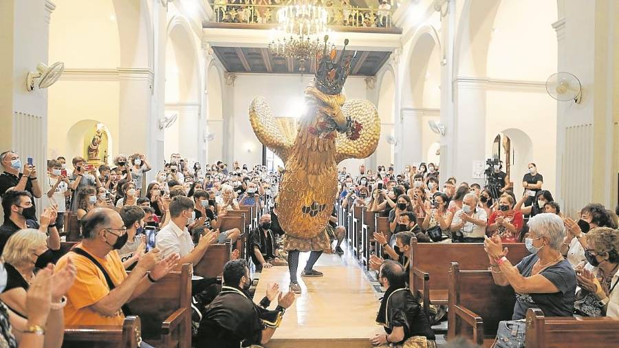 L’Àliga finalitzant el ball solemne. FOTO: Alba Mariné