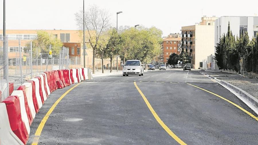Esta semana reabrió la calle De la Partió, que se ha asfaltado. FOTO: Pere Ferré