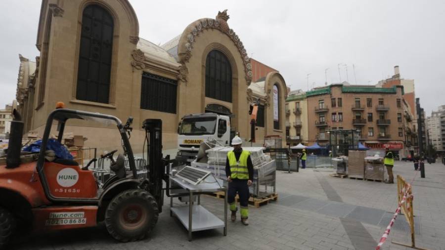 Imagen de ayer de las obras que se están ultimando en el edificio modernista inaugurado en 1915. Foto: Lluís Milián