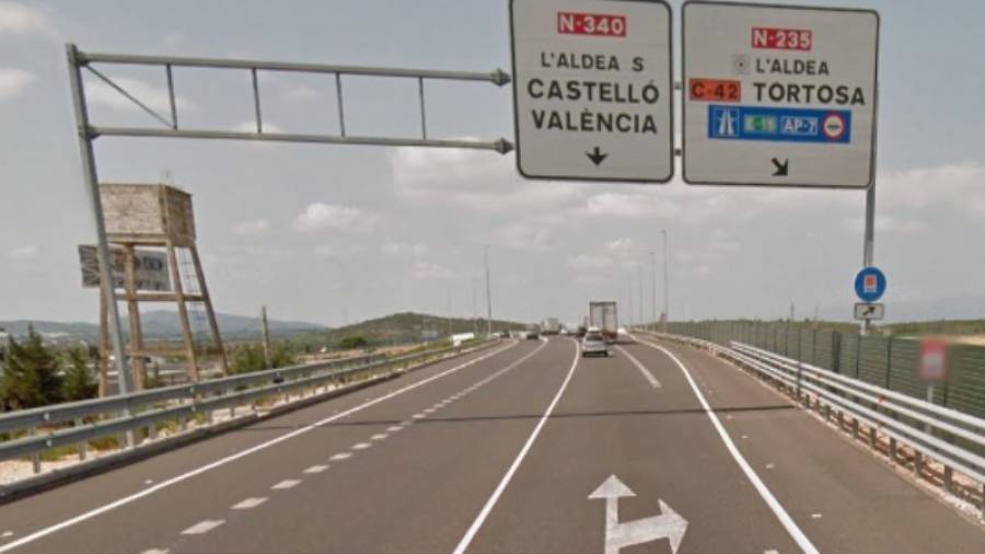 Els fets s'han produït al quilòmetre 1.087, en sentit sud, i hi ha un carril tallat en direcció València. Foto: Google Maps.