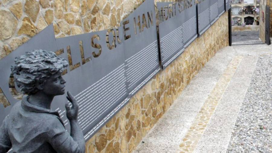 Memorial democràtic del cementiri de Tarragona recordant les víctimes del franquisme. FOTO: LLUÍS MILIÁN
