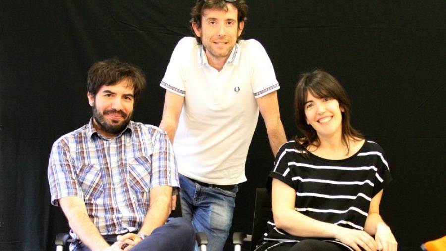 Ángel Lopera, Tonet Sánchez y Elena Coll, en la redacción de ´Diari de Tarragona´. Foto: Lluís Milián