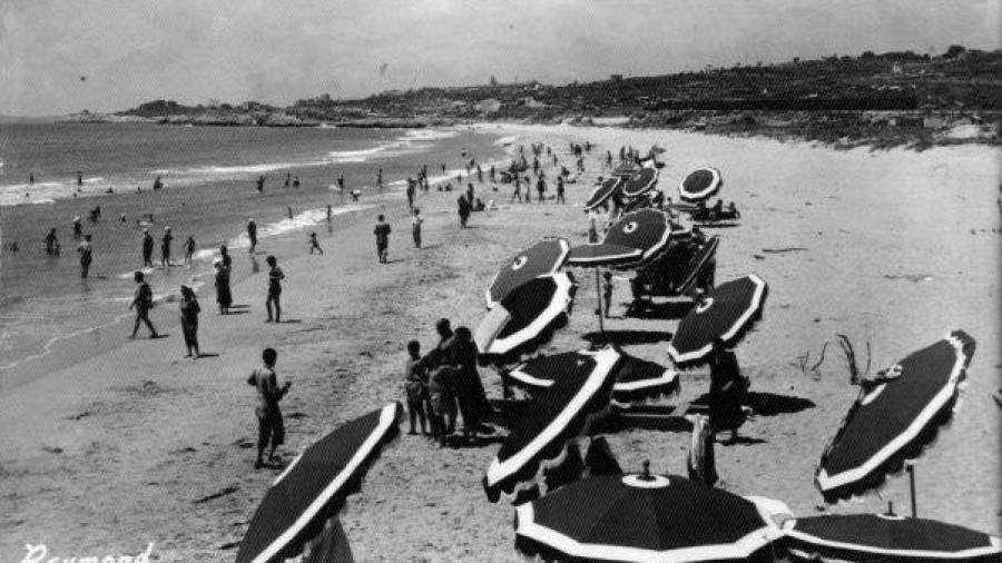 Anys 50. Inicis dels anys 50, amb pocs banyistes a la platja. Foto: Arxiu Rafael Vidal Ragazzon/Foto Raymond/Tarragona antiga