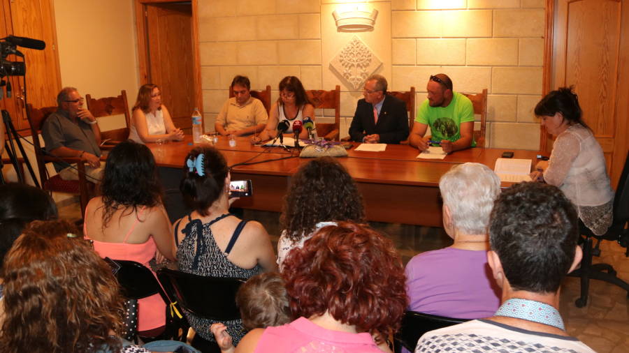Pla obert de la sala de plens de Rasquera en l'acte de nomenament del nou alcalde. Imatge del 8 de juliol del 2017