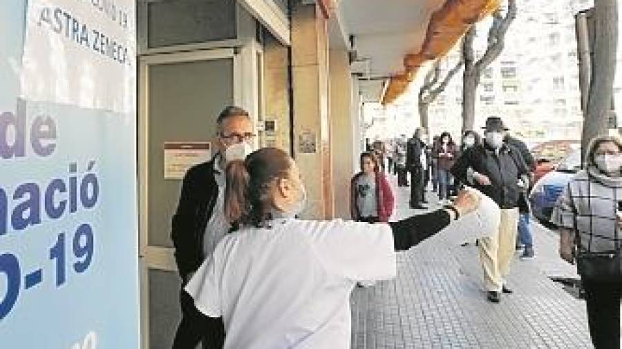 La vacunación con AstraZeneca se reinició en Tarragona con confianza y mínimas reticencias de los citados.