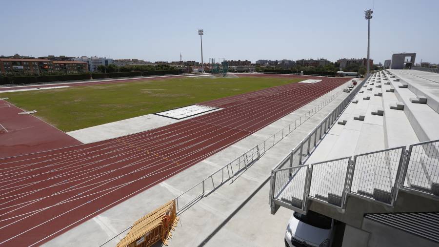 Imagen del pasado mi&eacute;rcoles del nuevo estadio de atletismo, cuyas obras finalizan la pr&oacute;xima semana. Foto: Pere Ferr&eacute;