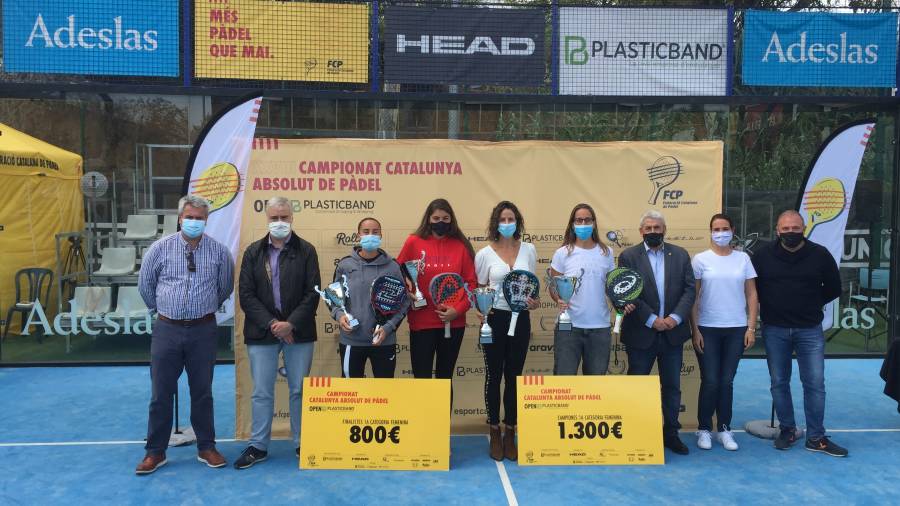 Ganadoras y&nbsp; finalistas del torneo femenino. FOTO: FCP